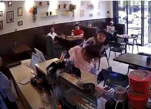 女子插队爆料视频播放大全,全民热议排队文明现象